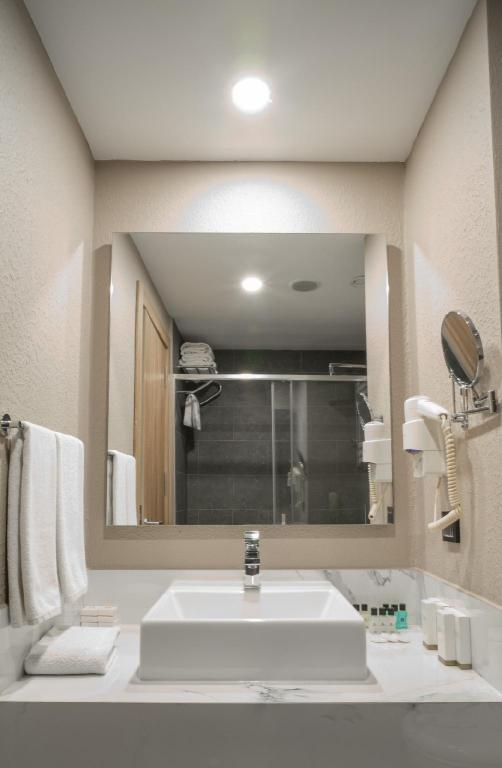 Room image 3